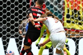 开云中国官方网站拜仁主场大捷，球员赛后激动庆祝胜利，您的图片还是.的简单介绍