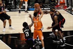 kaiyun中国官方网站入口包含浓眉哥迎来十赛季出色发挥，勇士观众热烈欢呼！上演精彩一战的词条